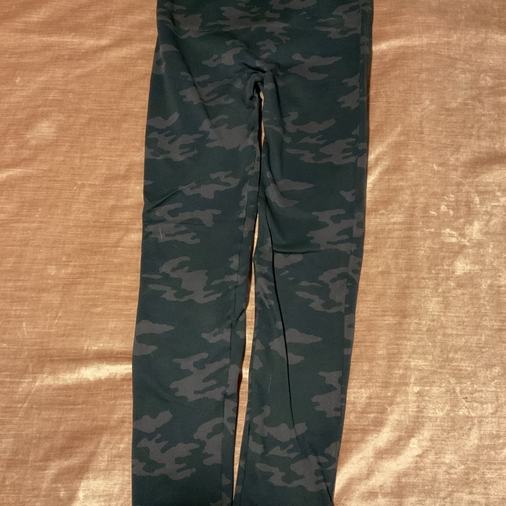 SPANX Women’s Dark Camo Leggings